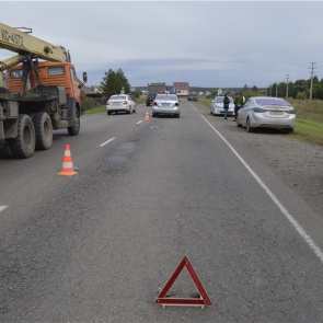 В Минусинске 10-летний мальчик нарушил ПДД и попал под машину: умер через 4 часа в больнице