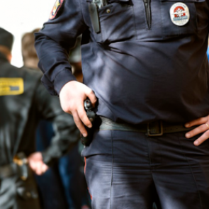 Московский полицейский открыл огонь по коллегам из-за взятки в две тысячи рублей