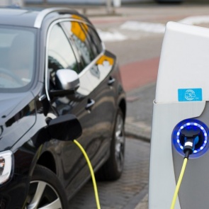 Владельцам электромобилей в России готовят новые льготы