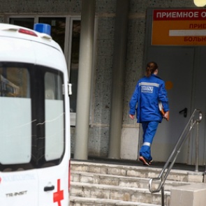 Стало известно о состоянии упавшего в яму с кипятком двухлетнего россиянина