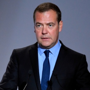 Медведев пообещал России профицитный бюджет