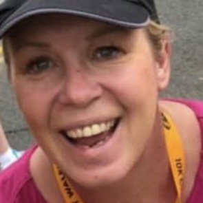 Укус ядовитого паука проделал дыру в руке женщины