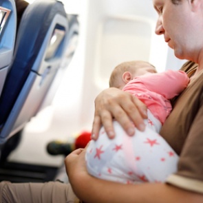 Найден способ избежать соседства с плачущими детьми в самолете