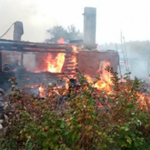 Двухлетний россиянин сжег бабушкин дом