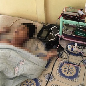 Мужчина уснул во время игры на телефоне и умер