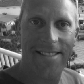 Мужчина решил сделать имениннику сюрприз и случайно получил пулю в сердце