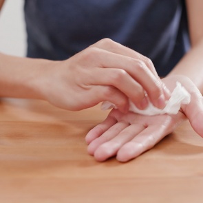 Как бороться с потливостью рук