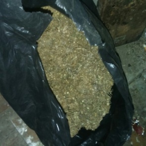 В Назаровском районе у мужчины дома нашли три мешка марихуаны