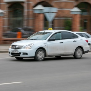 Пассажирка оставила карту в такси и лишилась 30 тысяч. Водитель перевел деньги в компьютерную игру