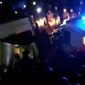 Российские полицейские с помощью газа отбили у линчевателей убийцу девочки