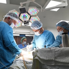 У жаловавшейся на слабость россиянки нашли полуметровую опухоль