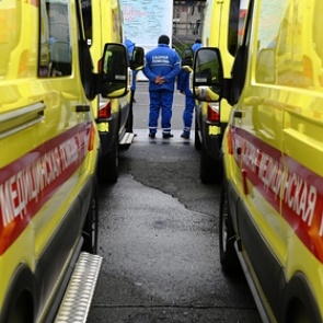 Врачам захотели дать право помогать россиянам без их согласия