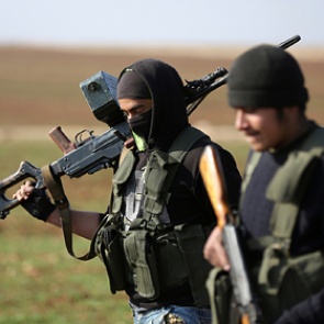 Курды на семь часов заблокировали конвой с российскими военными