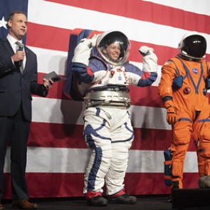 НАСА захотело постоянного присутствия астронавтов на МКС