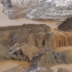 Госпитализированы еще двое пострадавших после прорыва дамбы на золотом прииске