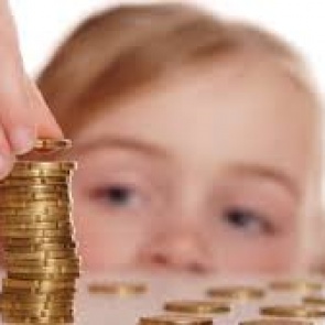 В Красноярском крае соцработница детского психинтерната отбирала у воспитанников деньги