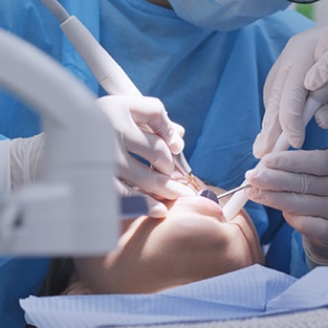 Посетившая стоматолога женщина лишилась десяти зубов и умерла от потери крови