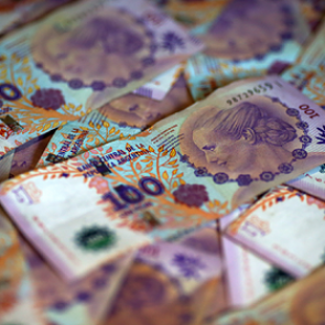 Названа ожидающая 50-процентного обрушения валюта