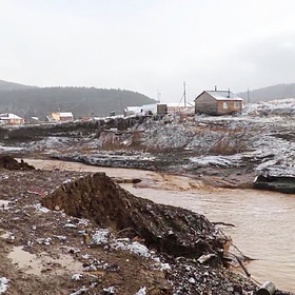 В Совбезе назвали причины прорыва дамб в Красноярском крае