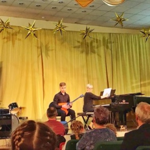 Молодые музыканты из Красноярска представили юным ачинцам творческий проект «ART-Mobile»