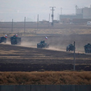 Российский патруль забросали камнями в Сирии