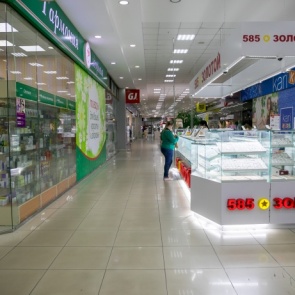 Работник точки по продаже гаджетов провел мимо кассы 200 тысяч рублей