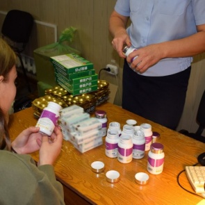 Жительнице Абакана грозит тюрьма за контрабанду из-за рубежа таблеток для похудения