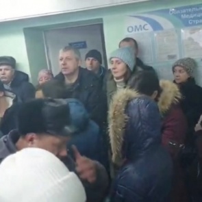 «Будет в 20 раз дороже»: огромная очередь выстроилась за справкой водителям в наркодиспансер