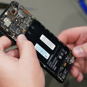 Госдума запретила продавать смартфоны без российского софта