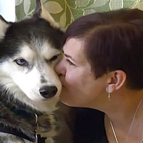 Пес почуял раковую опухоль хозяйки и спас ее жизнь