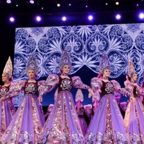 В Ачинске состоялся концерт легендарного Московского государственного театра танца «Гжель»