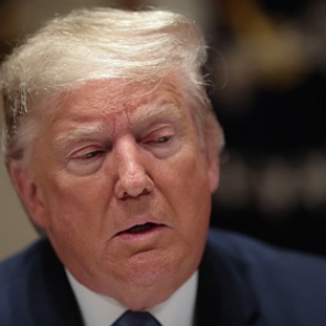 Трамп пообещал разобраться с невыдачей виз российским дипломатам