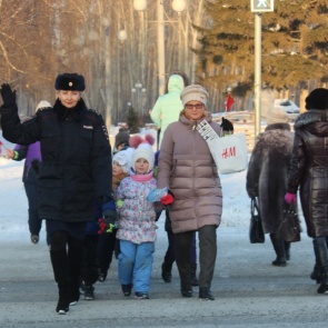 Госавтоинспекторы провели всеобуч по дорожной безопасности для юных ачинцев