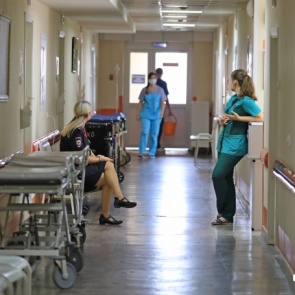 Пенсионер с инсультом три часа пролежал в запертой квартире. Спасатели пробрались к нему через окноКак рассказали в КГКУ «Спасатель», инцидент произошел вечером в Шарыпово в обычной панельной девятиэт