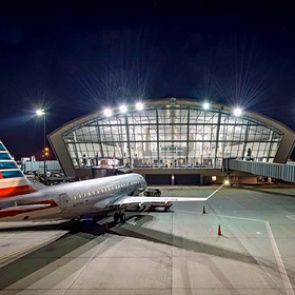 Девушка-подросток угнала самолет и врезалась в забор