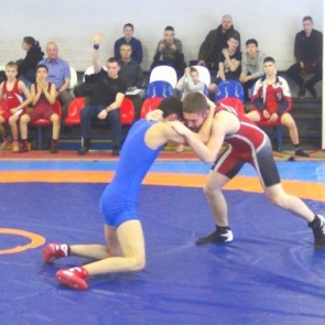 Более 80 борцов из Ачинска, Назарово, Назаровского района и Красноярска почтили память выдающегося ачинского спортсмена Геннадия Ластовка