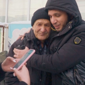 Неравнодушные красноярцы собрали больше миллиона рублей просящему милостыню пенсионеру