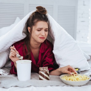 Как не переесть в новогоднюю ночь: 10 советов