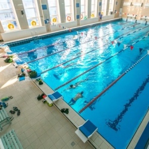 Восьмилетняя девочка оторвала палец во время тренировки в бассейне