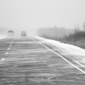 «В условиях плохой видимости»: на дороге Ачинск — Красноярск перевернулась Grand Vitara