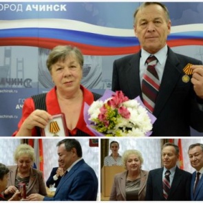 Глава Ачинска Илай Ахметов вручил ачинским ветеранам нагрудный знак «Дети войны»