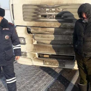 Дальнобойщик застрял в мороз на трассе из-за замерзшего дизельного топлива