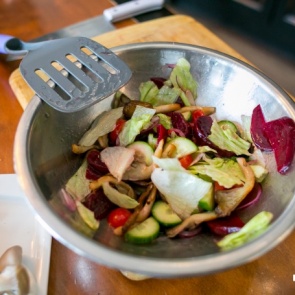 «Доем салаты за вас после праздников»: житель Норильска предложил необычную услугу за 300 рублей