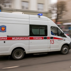 Семилетний мальчик выпал из окна у неблагополучной мамы на Воронова