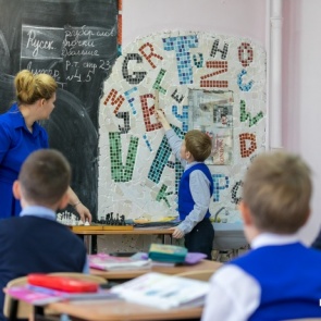 Уехавшим на работу в село учителям обещают 1 миллион рублей