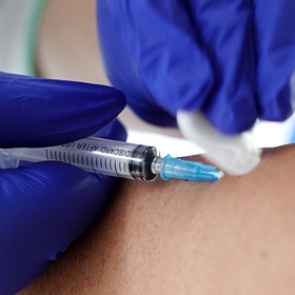 США решили испытать непроверенные препараты на зараженных коронавирусом китайцах