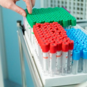 Две красноярские больницы обвинили в простое дорогостоящего оборудования: нет кадров и расходников