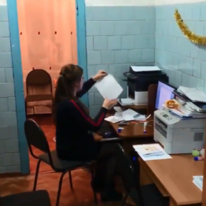 В школе, где мальчику выбили глаз молотком, учителя вынуждены работать в туалете