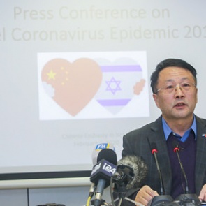 Китайский дипломат провел параллель между коронавирусом и Холокостом