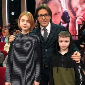 Забеременевшая от 10-летнего мальчика школьница завела Instagram и стала там звездой